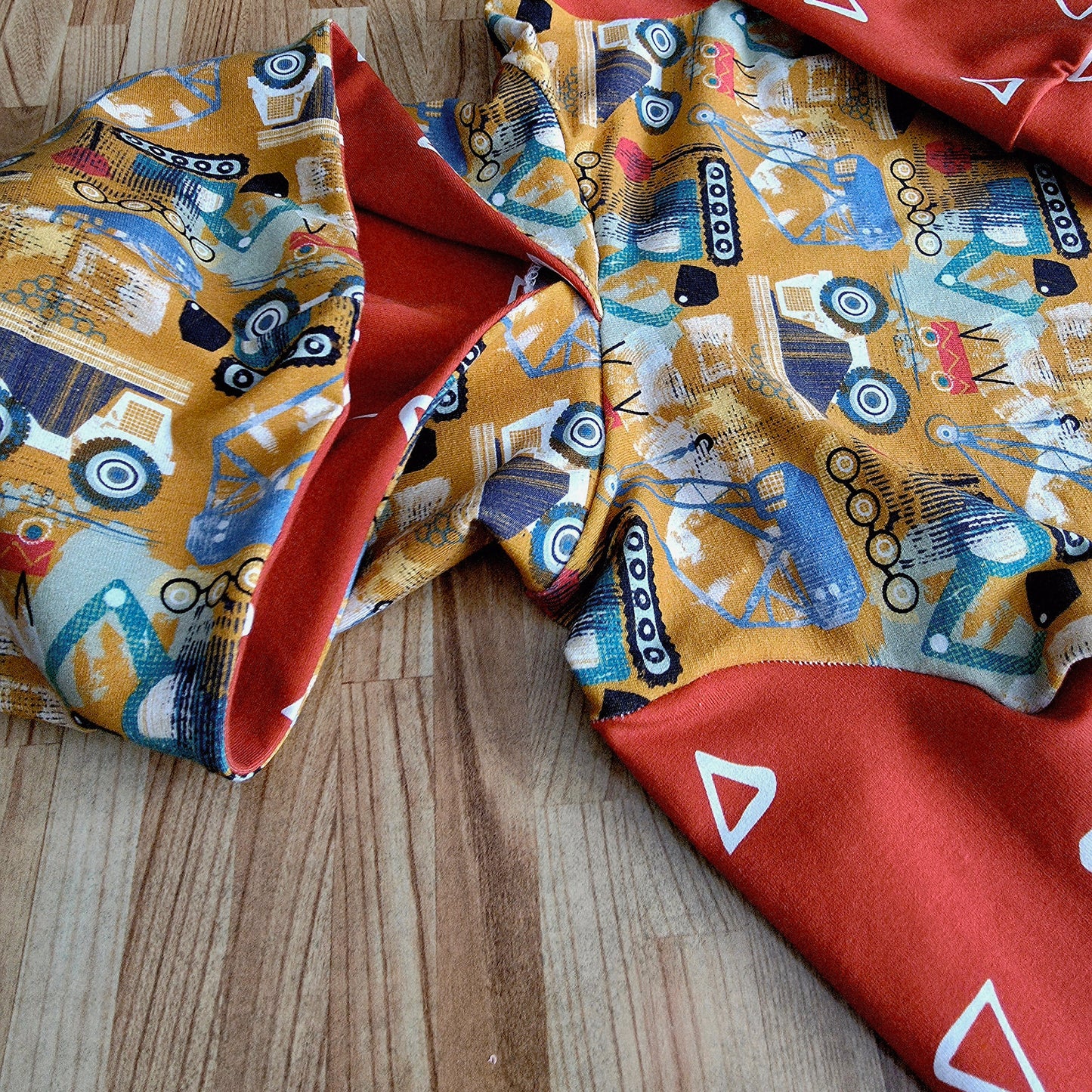 Hoodie construction, chandail à manches longues et à capuchon, motif de machineries lourdes