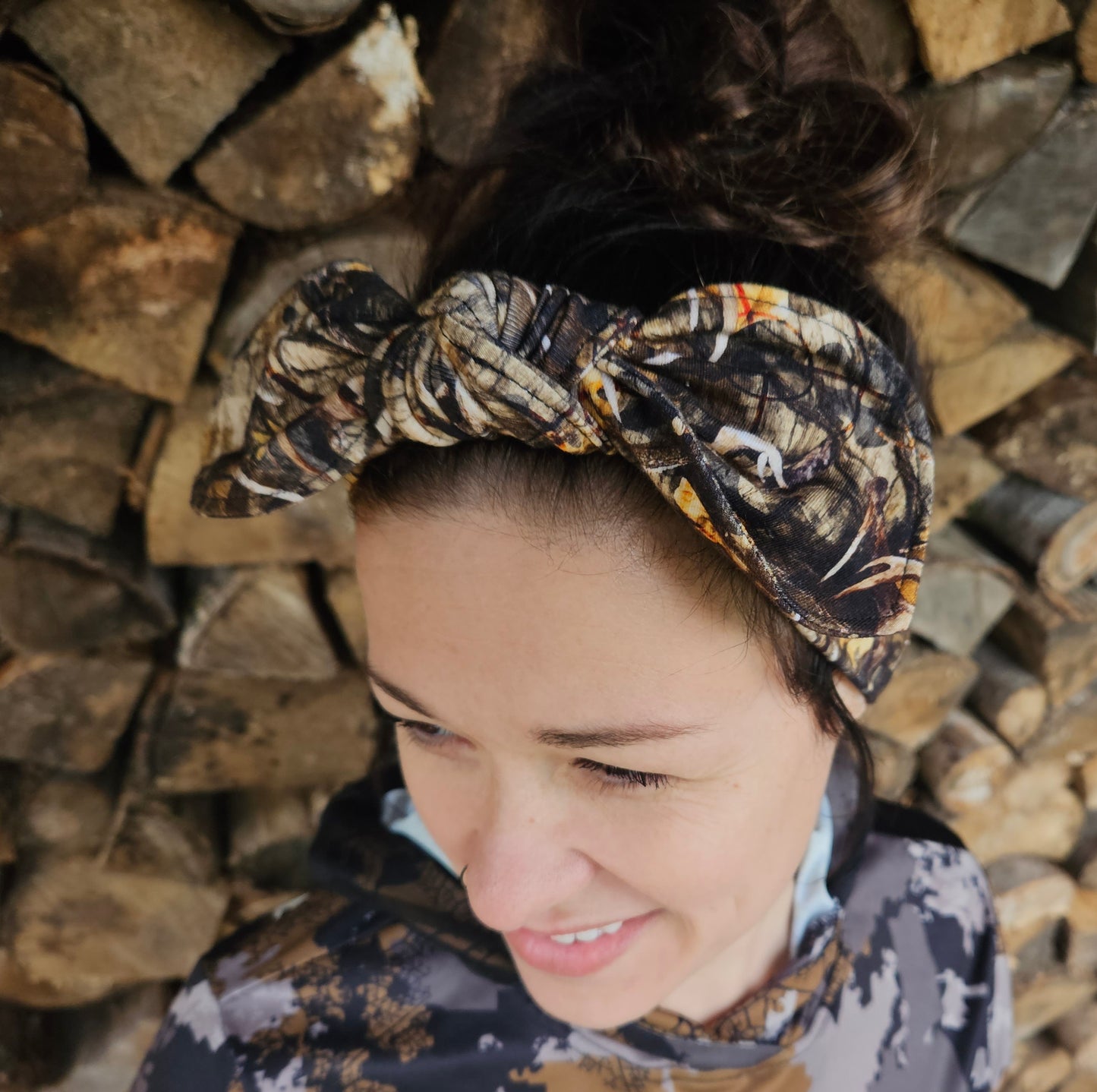 Bandeau transformable CAMO, Bandeau à noeud amovible de couleur camouflage, motifs de feuillage et cornes de chevreuil