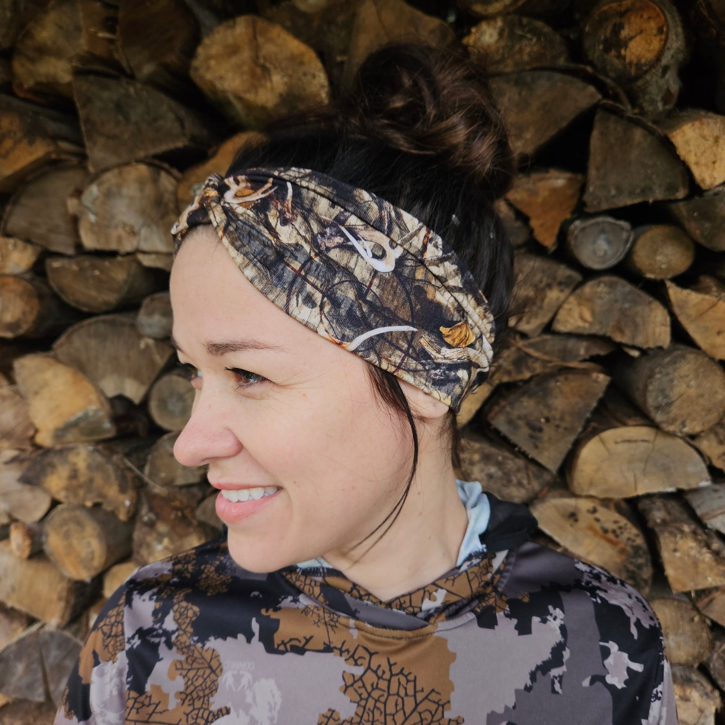 Bandeau transformable CAMO, Bandeau à noeud amovible de couleur camouflage, motifs de feuillage et cornes de chevreuil