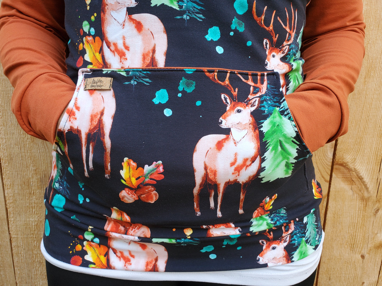 Hoodie CHEVREUIL, sweat à capuchon et a motif de chevreuils, motif exclusif à La Fée Douceur