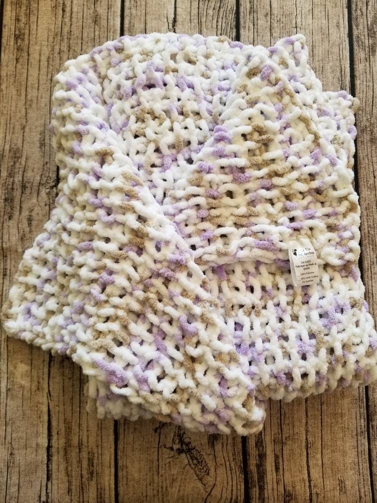 Doudouce", doudou, jeté pour bébé, couverture, baby blanket, tricot bébé, blanc, mauve, sable, polyester 100%, baby shower, birth gift