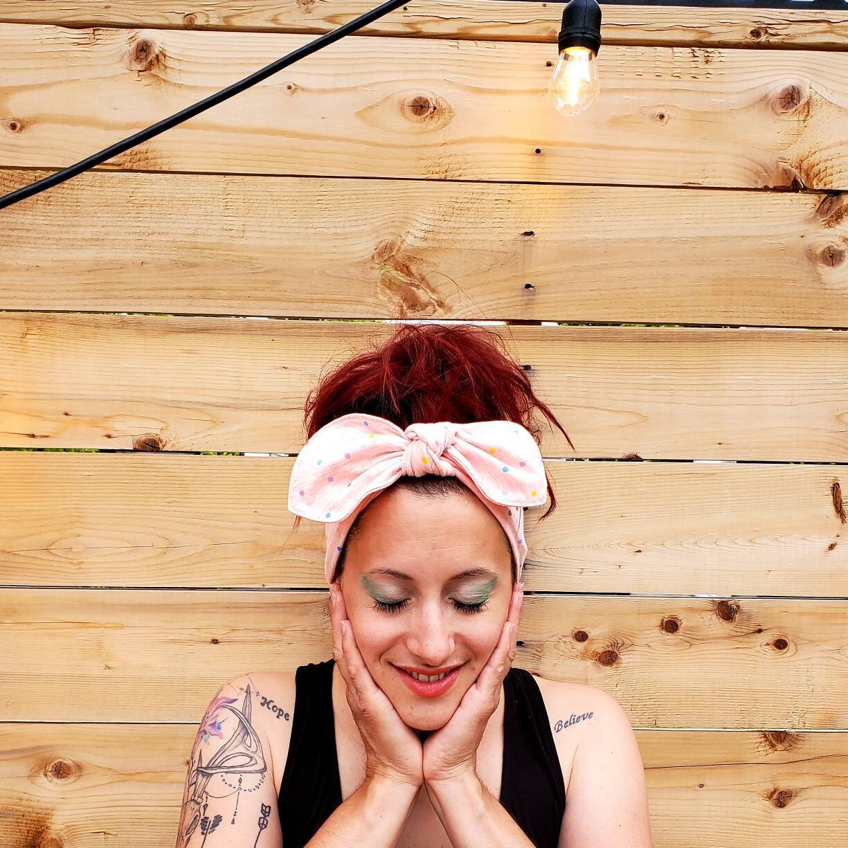 BANDEAU vague CONFETTIS, bandeau transformable rose à pois, bandeau à noeud, serre-tête multi-façons, headband, extensible, confortable