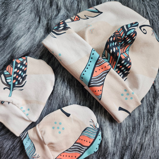 Ensemble tuque et mitaine pour bébé modèle plumes